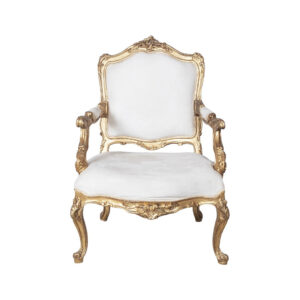 Poltrona Clássica com Acabamento Dourado