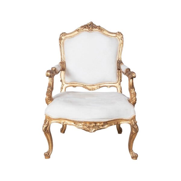 Poltrona Clássica com Acabamento Dourado